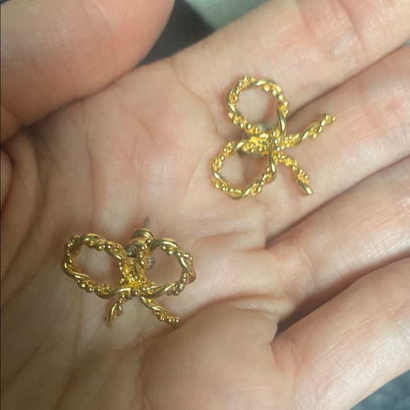 Elegant Gold Bow Earrings - Picture 4 of 4